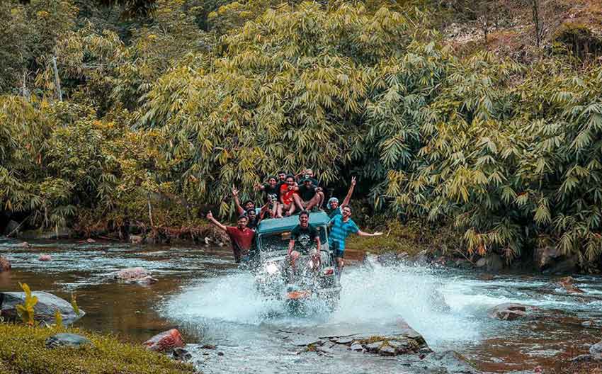 River Crossing Adventure in Munnar – Thrilling Rope Activity