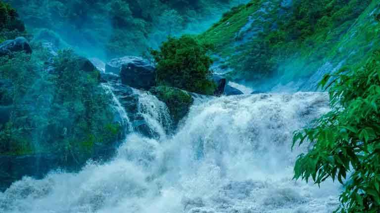 Tourist photography spot at Attukad Waterfalls