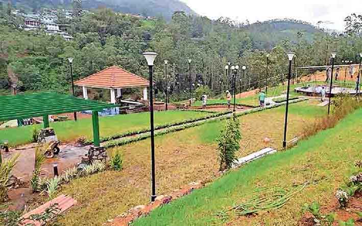 Travelers visiting Botanical Garden Munnar Kerala