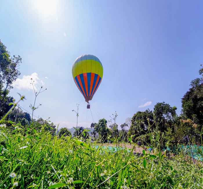 Romantic couple hot air balloon ride in Munnar