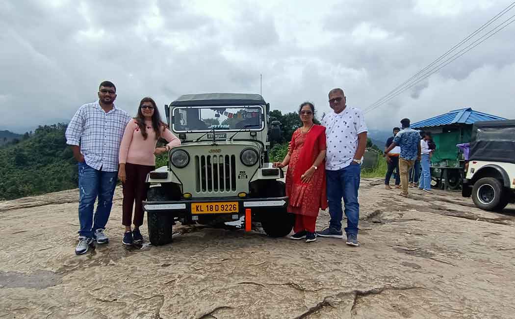 Jeep Safari Hill View