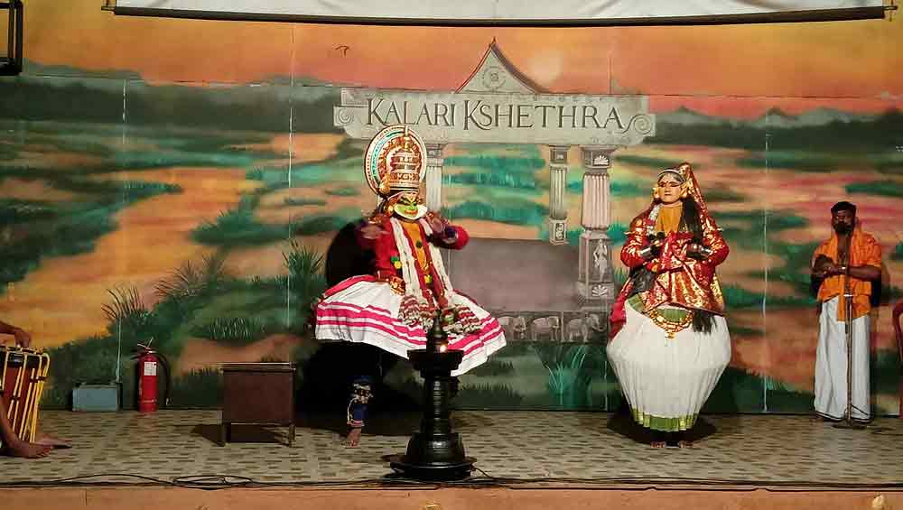 Kathakali vs Bharatanatyam Comparison