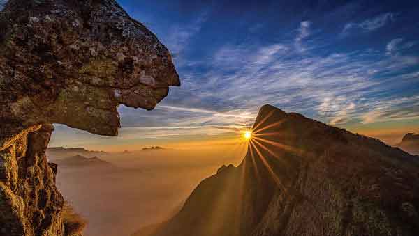 Kolukkumalai sunrise with Himalayan like mountain views