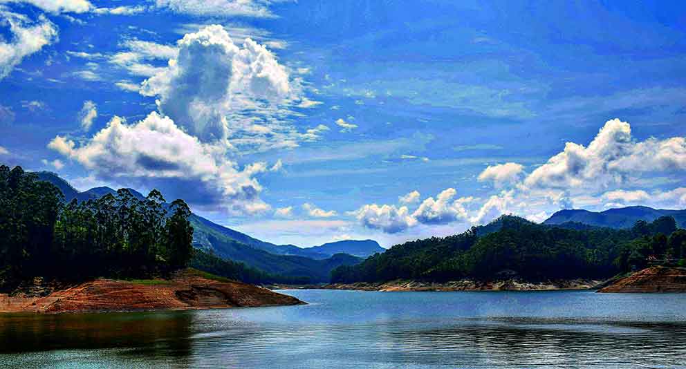 Misty morning view of Mattupetty Dam