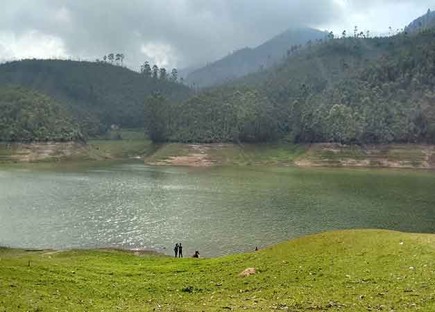 River flowing through Ponmudi Dam scenic spot in Munnar
