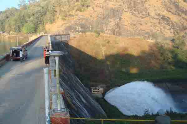 Sightseeing at Ponmudi Dam tourist attraction in Munnar Kerala