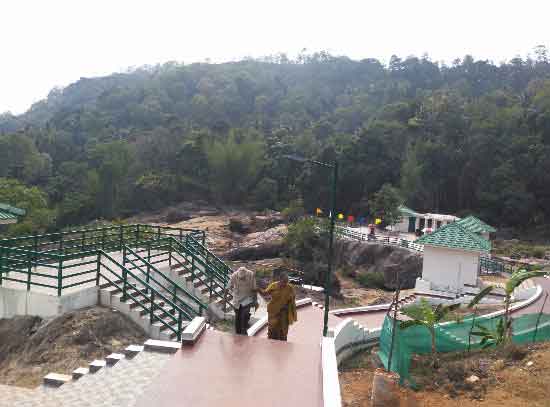 Sightseeing and nature walk at Ripple Waterfall tourist spot Munnar