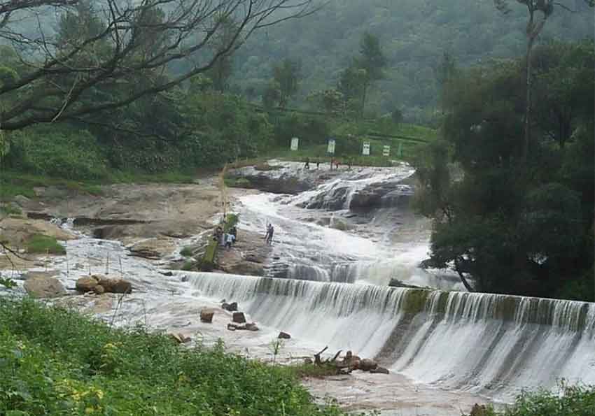 Ponmudi Dam Sightseeing Tour in Munnar with Lake View
