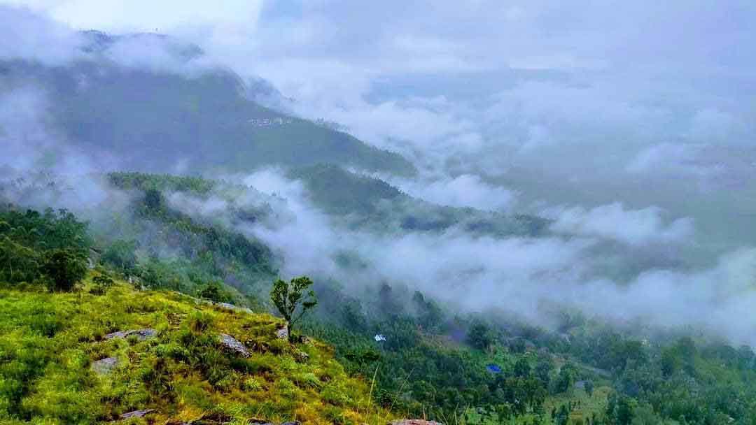 Bhramaram View Point in Munnar with panoramic mountain landscapes