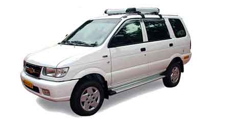 Chevrolet Tavera Taxi Service in Munnar – 7 seater cab rental for sightseeing